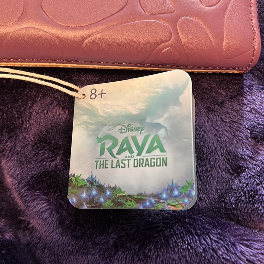 NWT Loungefly Disney Raya and the Last Dragon Tuk Tuk Zip Around Wallet - Picture 7 of 7